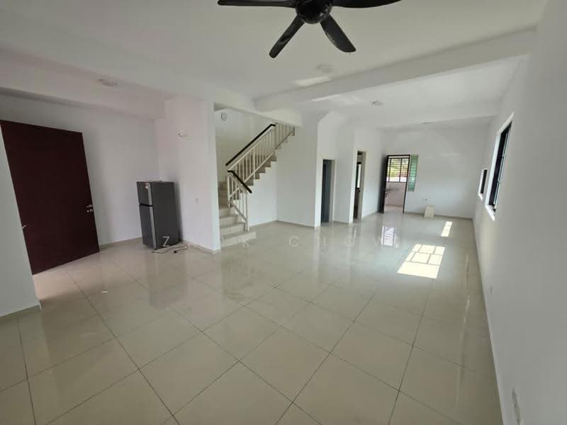 Rumah Teres 2-Tingkat untuk Dijual di Taman Desa Tebrau (Tebrau) - Zack Chow - Living Room - PropertyGuru.com.my