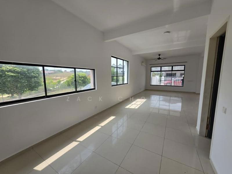 Rumah Teres 2-Tingkat untuk Dijual di Taman Desa Tebrau (Tebrau) - Zack Chow - Living Room - PropertyGuru.com.my