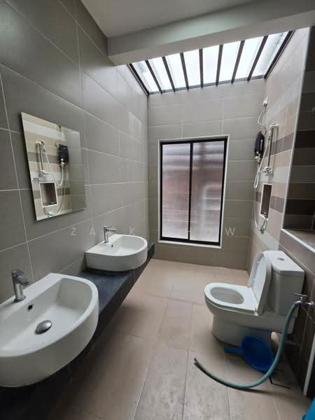 Rumah Teres 2-Tingkat untuk Dijual di Taman Desa Tebrau (Tebrau) - Zack Chow - Bathroom - PropertyGuru.com.my