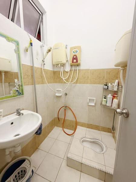 Rumah Teres 2.5-Tingkat untuk Dijual di Taman Setia Indah (Tebrau) - Carson . - Bathroom - PropertyGuru.com.my