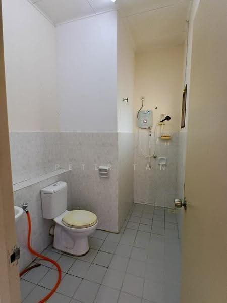 Rumah Kluster untuk Disewa di Bandar Bukit Mahkota (Bangi) - Peter Tan - Bathroom - PropertyGuru.com.my
