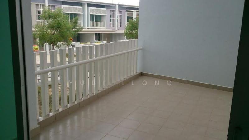 Rumah Teres 2-Tingkat untuk Dijual di Bandar Saujana Putra (Tanjong Duabelas) - Yubi Leong - Balcony - PropertyGuru.com.my