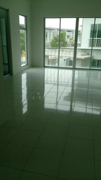 Rumah Teres 2-Tingkat untuk Dijual di Bandar Saujana Putra (Tanjong Duabelas) - Yubi Leong - Living Room - PropertyGuru.com.my