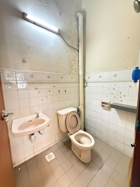 1-storey Terraced House for Sale in Permas Jaya (Johor) - Regine Ng - Bathroom - PropertyGuru.com.my