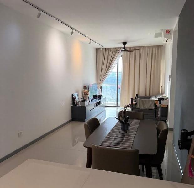 Kediaman Servis untuk Dijual di United Point (Residensi Berpadu) - Mel Wong - Living Room - PropertyGuru.com.my