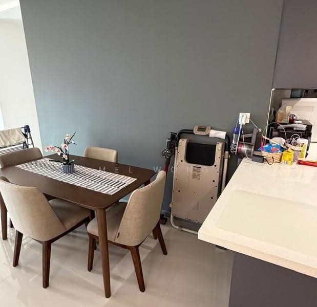 Kediaman Servis untuk Dijual di United Point (Residensi Berpadu) - Mel Wong - Dining Room - PropertyGuru.com.my