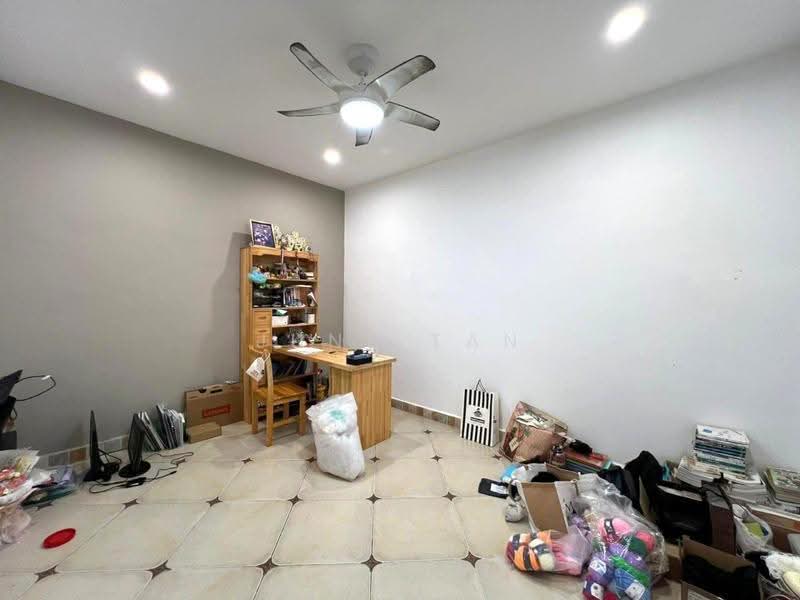 Rumah Berkembar untuk Dijual di Taman Pelangi Indah (Ulu Tiram) - June Tan - Study - PropertyGuru.com.my