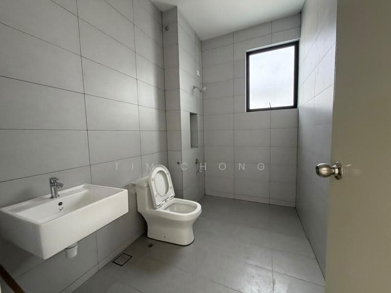 2-storey Terraced House for Sale in Taman Desa Cemerlang (Ulu Tiram) - Tim Chong - Bathroom - PropertyGuru.com.my