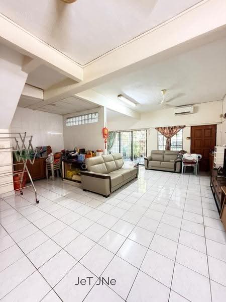 Rumah Teres 2-Tingkat untuk Dijual di Taman Bayu Perdana (Klang) - Tom Lee - Living Room - PropertyGuru.com.my