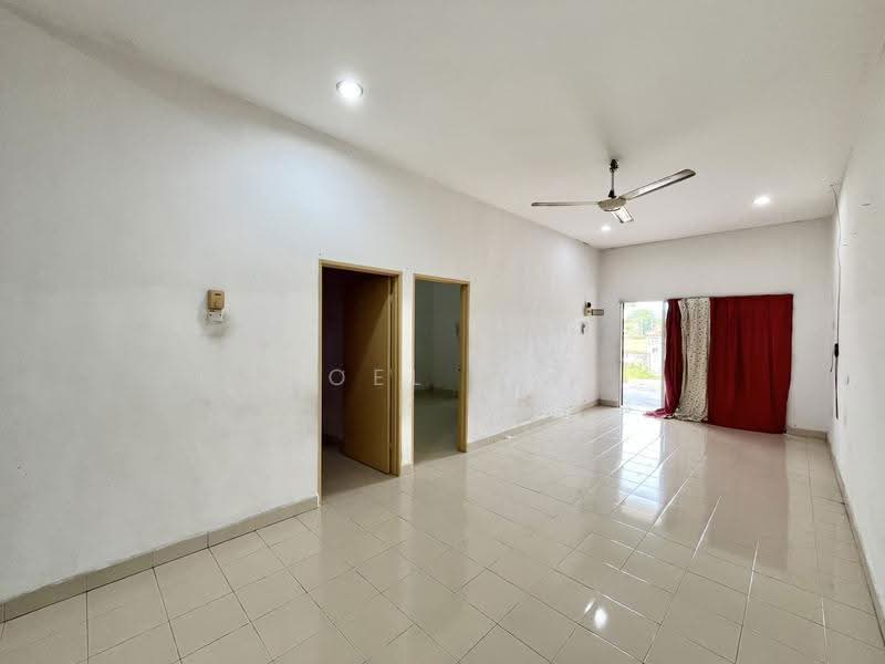 Rumah Teres 1-Tingkat untuk Dijual di Bidor (Perak) - Joel Lee - Living Room - PropertyGuru.com.my