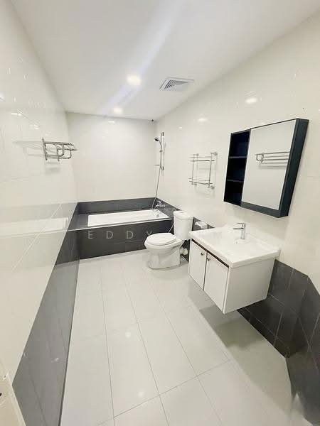 Kediaman Servis untuk Disewa di Birch Regency @ Penang Times Square - Eddy Lim - Bathroom - PropertyGuru.com.my