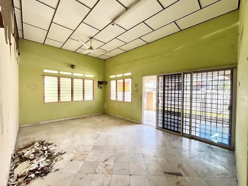 Bungalow House untuk Dijual di Bidor (Perak) - Joel Lee - Living Room - PropertyGuru.com.my