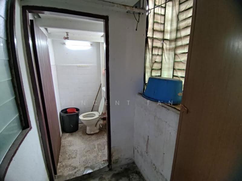 Terraced House for Rent in Bukit Sentosa (Rawang) - Vincent Tan - Bathroom - PropertyGuru.com.my