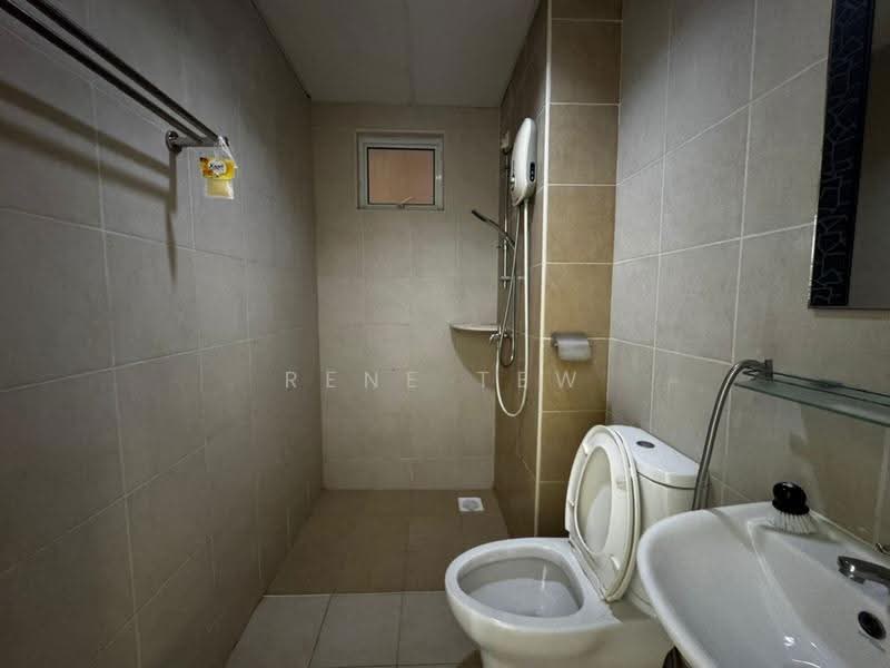 Kediaman Servis untuk Disewa di Pangsapuri Tanah Emas (Golden Sands) - Rene Tew - Bathroom - PropertyGuru.com.my