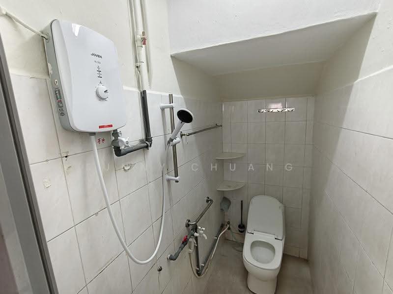 2-storey Terraced House for Rent in Taman Johor Jaya (Johor Bahru) - Sunny Chuang - Bathroom - PropertyGuru.com.my