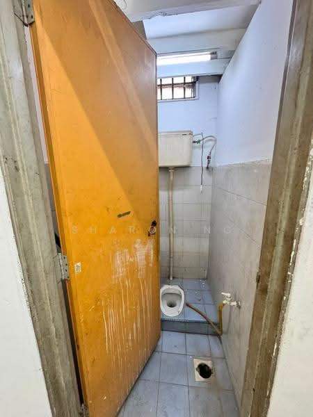 Kedai untuk Dijual di Taman Ehsan Jaya (Ulu Tiram) - Sharon Ng - Bathroom - PropertyGuru.com.my
