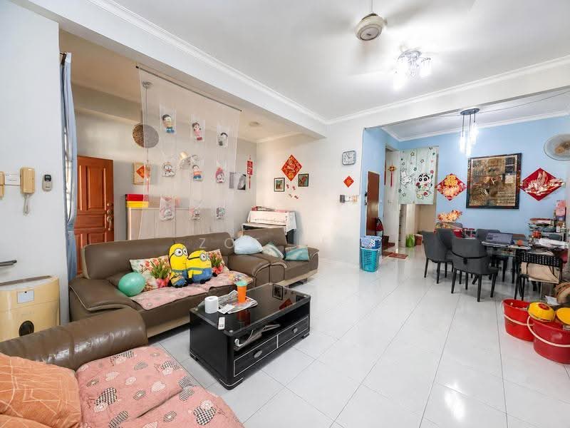 2-storey Terraced House for Sale in Taman Gaya (Ulu Tiram) - Zoe Lee - Living Room - PropertyGuru.com.my