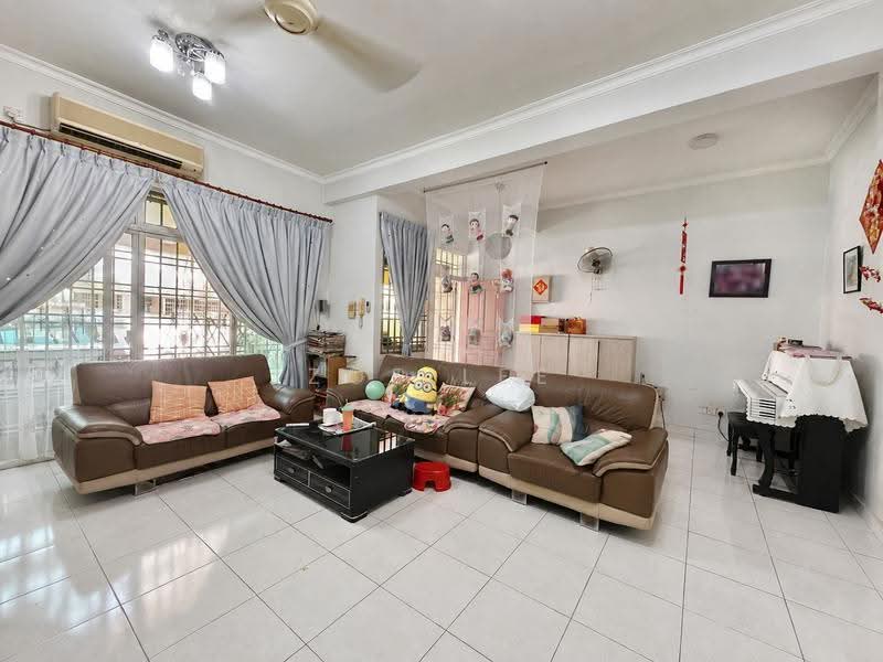 2-storey Terraced House for Sale in Taman Gaya (Ulu Tiram) - Zoe Lee - Living Room - PropertyGuru.com.my