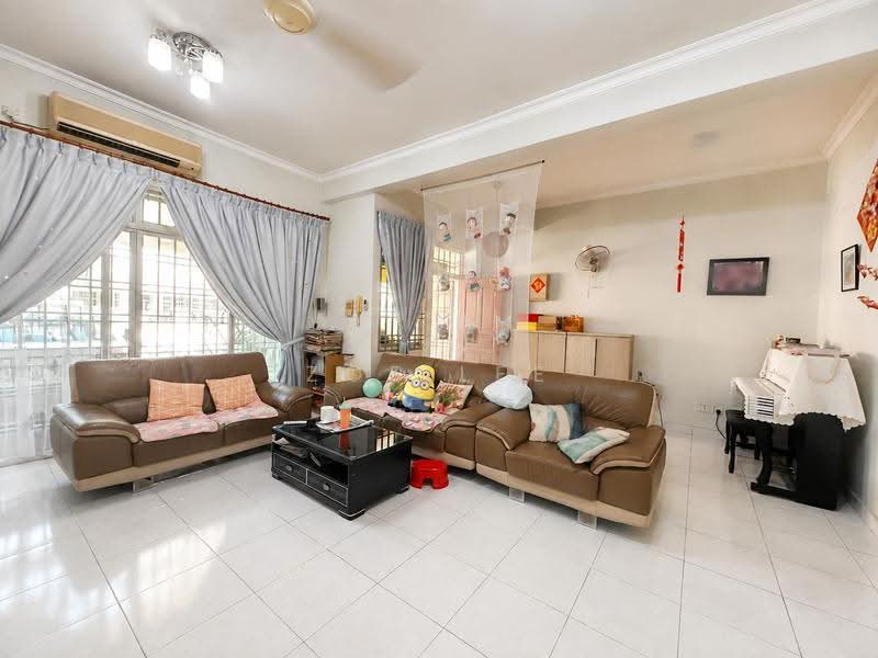 2-storey Terraced House for Sale in Taman Gaya (Ulu Tiram) - Zoe Lee - Living Room - PropertyGuru.com.my