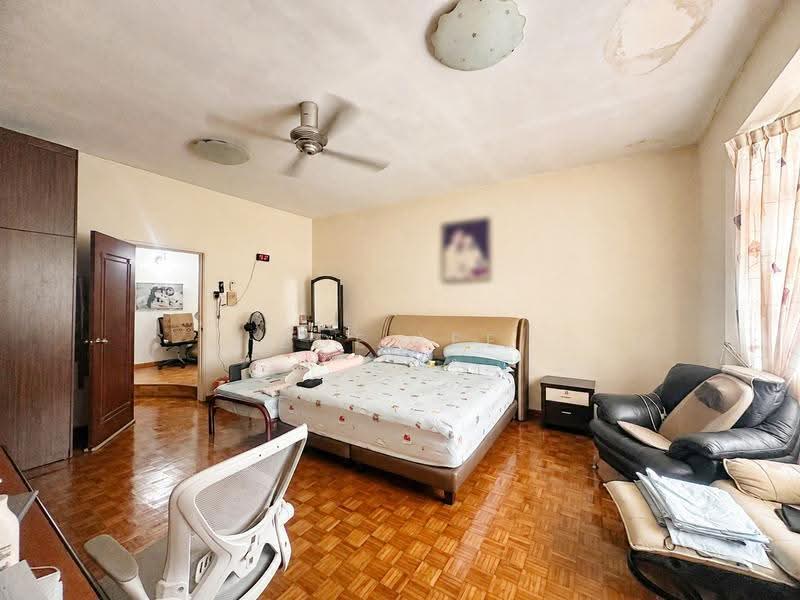 2-storey Terraced House for Sale in Taman Gaya (Ulu Tiram) - Zoe Lee - Bedroom - PropertyGuru.com.my