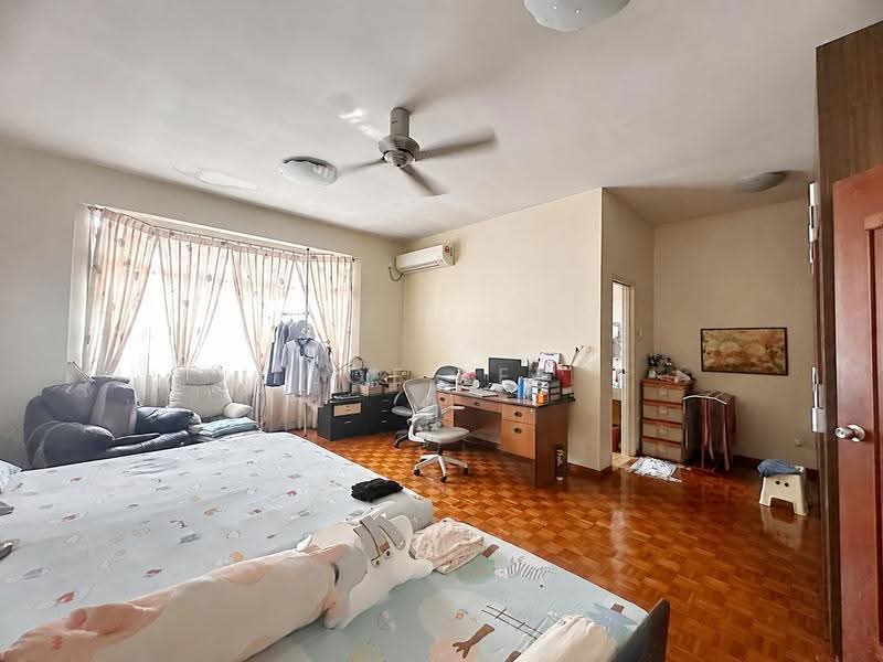 2-storey Terraced House for Sale in Taman Gaya (Ulu Tiram) - Zoe Lee - Bedroom - PropertyGuru.com.my