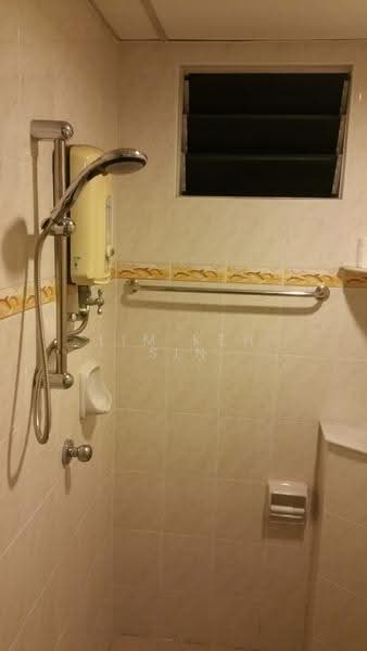 Pangsapuri untuk Disewa di The Ocean View (Bandar Sri Pinang) - Lim Keh Sin - Bathroom - PropertyGuru.com.my