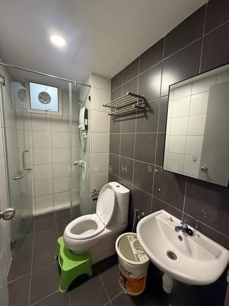 Kondominium untuk Disewa di Fairview Residence - Lim Keh Sin - Bathroom - PropertyGuru.com.my