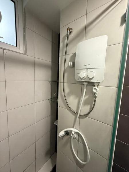 Kondominium untuk Disewa di Fairview Residence - Lim Keh Sin - Bathroom - PropertyGuru.com.my