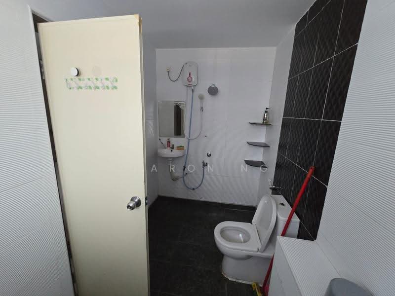 Rumah Teres 2-Tingkat untuk Dijual di Bandar Seri Alam (Masai) - Sharon Ng - Bathroom - PropertyGuru.com.my