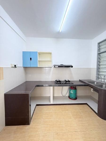Pangsapuri untuk Disewa di Indah Court Apartment - Shieh Long Chen - Kitchen - PropertyGuru.com.my