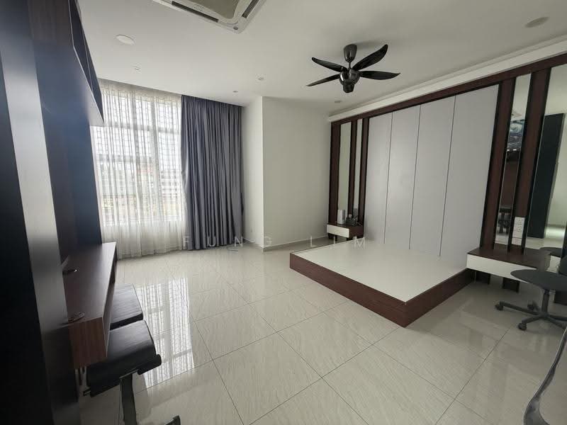 3-storey Terraced House for Sale in Taiping (Perak) - Fung Lim - Bedroom - PropertyGuru.com.my