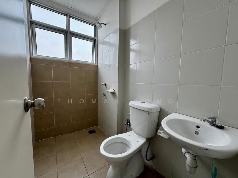 Apartment for Rent at Residensi Bintawa Riverfront (PR1MA @ Bintawa Riverfront) - Thomas Tong - Bathroom - PropertyGuru.com.my
