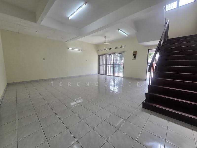 Rumah Teres 2-Tingkat untuk Disewa di Taman Gembira (Klang) - Terence Lee - Living Room - PropertyGuru.com.my