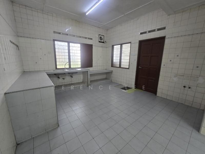 Rumah Teres 2-Tingkat untuk Disewa di Taman Gembira (Klang) - Terence Lee - Kitchen - PropertyGuru.com.my