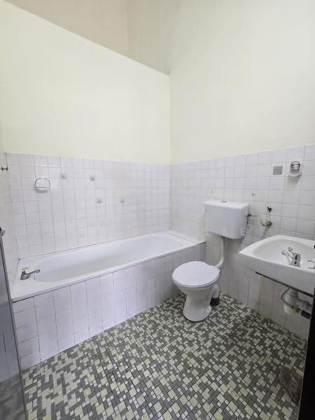 Rumah Teres 2-Tingkat untuk Disewa di Taman Gembira (Klang) - Terence Lee - Bathroom - PropertyGuru.com.my