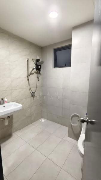 Kondominium untuk Disewa di The Holmes 2 - Obama Seah - Bathroom - PropertyGuru.com.my