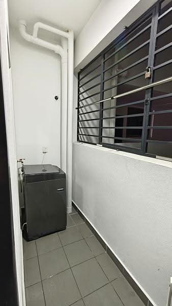 Kondominium untuk Disewa di The Holmes 2 - Obama Seah - Balcony - PropertyGuru.com.my
