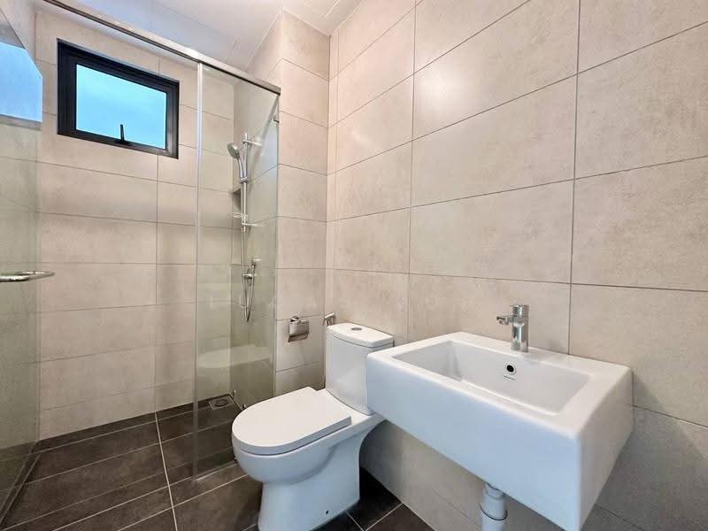 Kediaman Servis untuk Dijual di Sunway Avila Residences - Lucas Loh - Bathroom - PropertyGuru.com.my