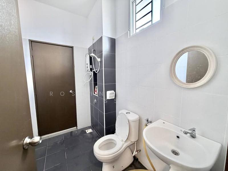 2-storey Terraced House for Sale in Gelang Patah (Johor) - Roslina Binti Kassim - Bathroom - PropertyGuru.com.my