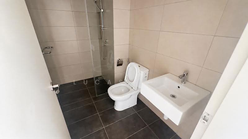 Kediaman Servis untuk Dijual di Sunway Avila Residences - Lucas Loh - Bathroom - PropertyGuru.com.my