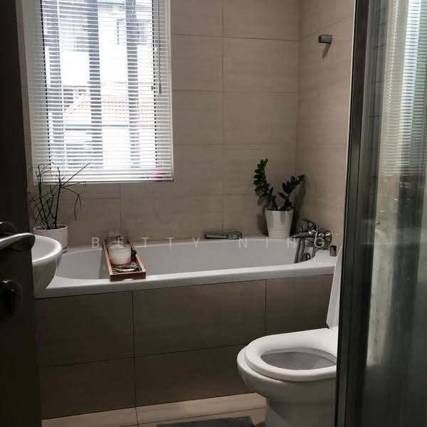 Kediaman Servis untuk Dijual di Glomac Damansara - Betty Ning - Bathroom - PropertyGuru.com.my