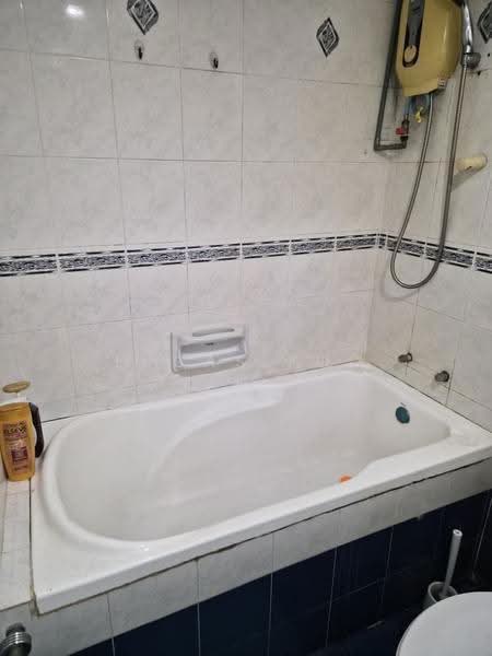 Kondominium untuk Disewa di E-Park Condominium - Lucas Foo - Bathroom - PropertyGuru.com.my