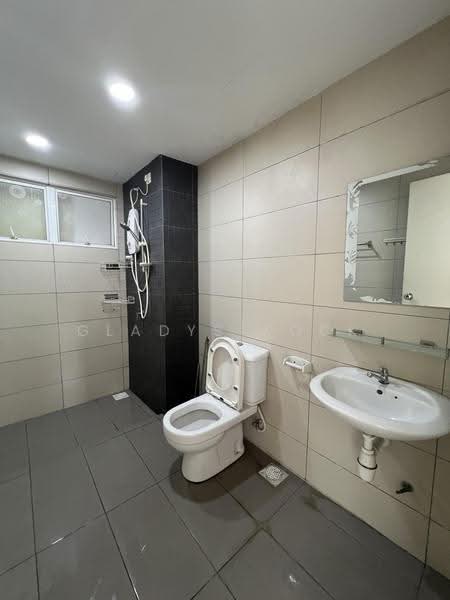 Kondominium untuk Disewa di Ocean View Residences - Gladys Kock - Bathroom - PropertyGuru.com.my