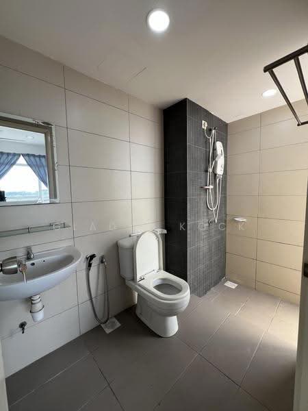 Kondominium untuk Disewa di Ocean View Residences - Gladys Kock - Bathroom - PropertyGuru.com.my