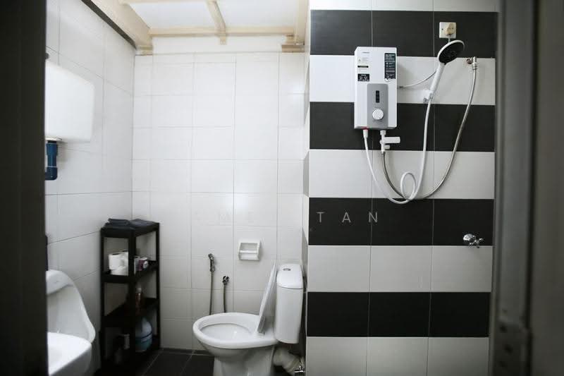 Soho for Rent in Taman Bukit Jambul (Bukit Jambul) - James Tan - Bathroom - PropertyGuru.com.my