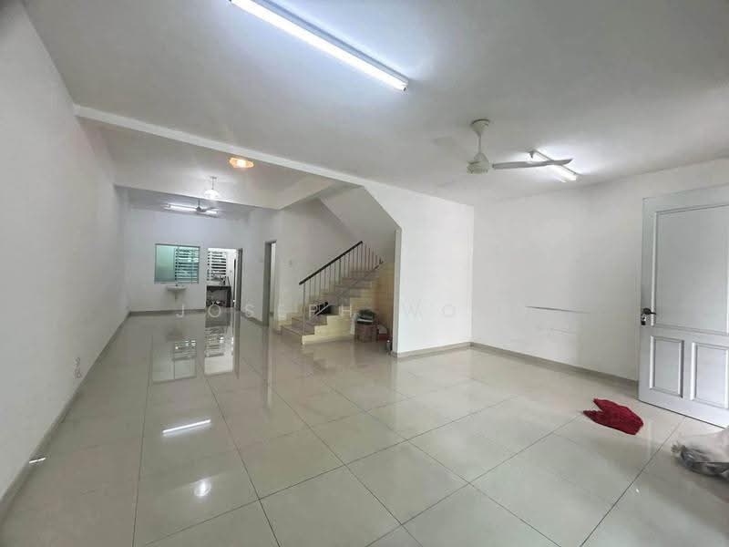 Rumah Teres 2-Tingkat untuk Dijual di Bandar Baru Sri Klebang (Chemor) - Joseph Wong - Living Room - PropertyGuru.com.my