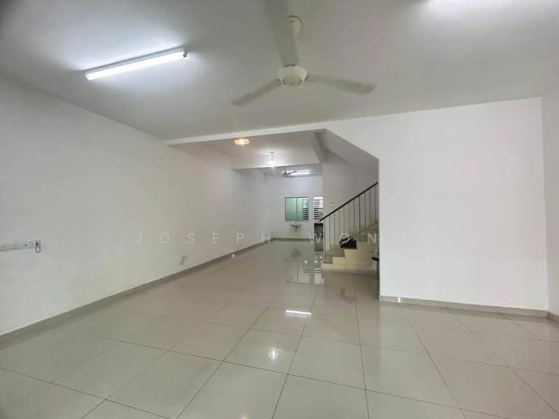 Rumah Teres 2-Tingkat untuk Dijual di Bandar Baru Sri Klebang (Chemor) - Joseph Wong - Living Room - PropertyGuru.com.my