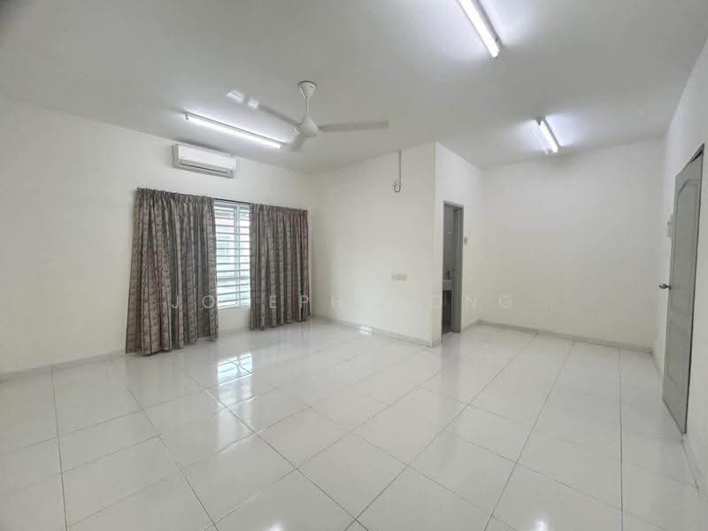 Rumah Teres 2-Tingkat untuk Dijual di Bandar Baru Sri Klebang (Chemor) - Joseph Wong - Living Room - PropertyGuru.com.my