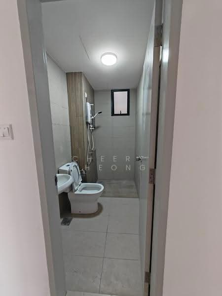 Kediaman Servis untuk Dijual di You City 3 - Cheery Cheong - Bathroom - PropertyGuru.com.my