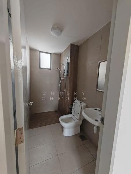 Kediaman Servis untuk Dijual di You City 3 - Cheery Cheong - Bathroom - PropertyGuru.com.my